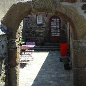  Hébergement de vacances Les Hauts De Kerdrein France